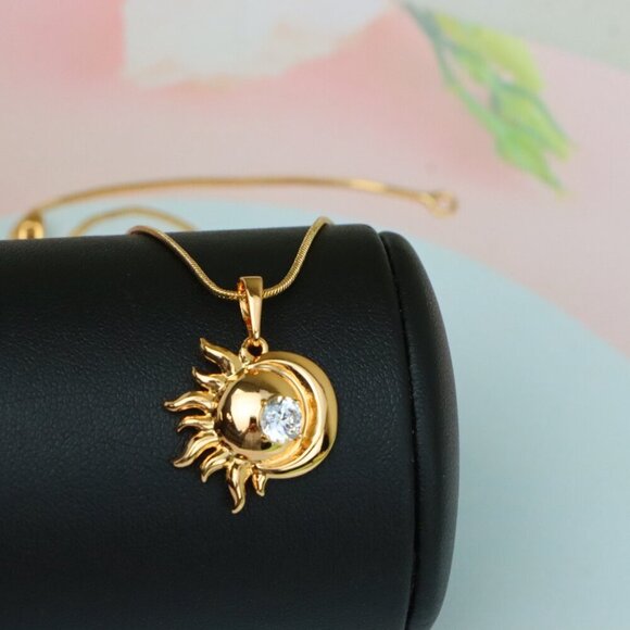 "Round Green Stone Pendant in Rose Gold Finish, XPPT1561 - Picture 3 of 13